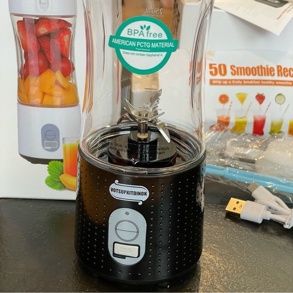 VOTSUPKITDINOK Portable Blender, USB Rechargeable, with 6pcs 3D  Black - Picture 3 of 10